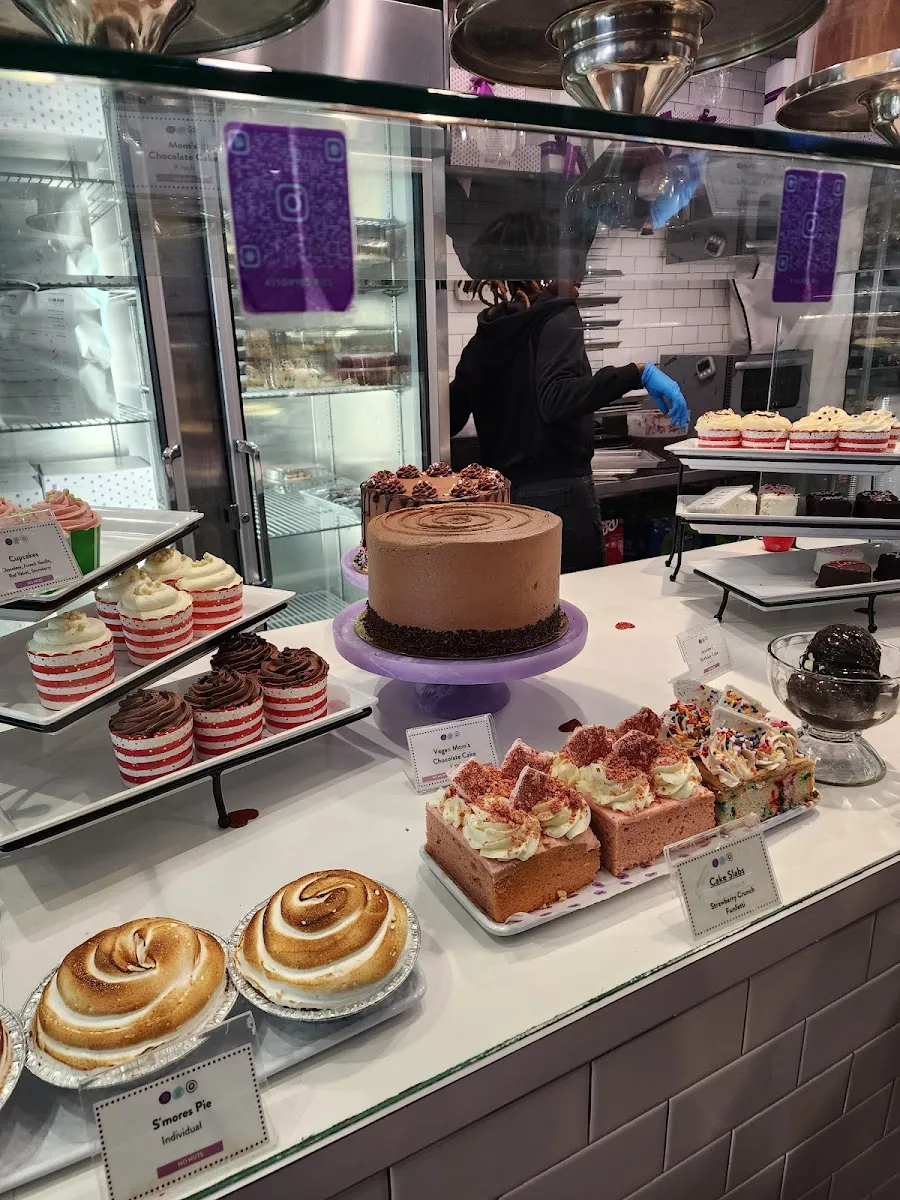 Dessert Gallery Bakery & Cafe — photo 3